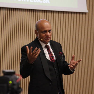 Dr. Vikram Chauhan MD zakladatel Planet Ayurveda
